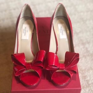 Valentino red heels with cute bow!